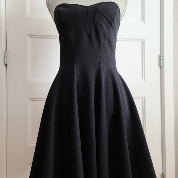Strapless little black dress by ZAC POSEN. Size 8 - Picture 3 of 12